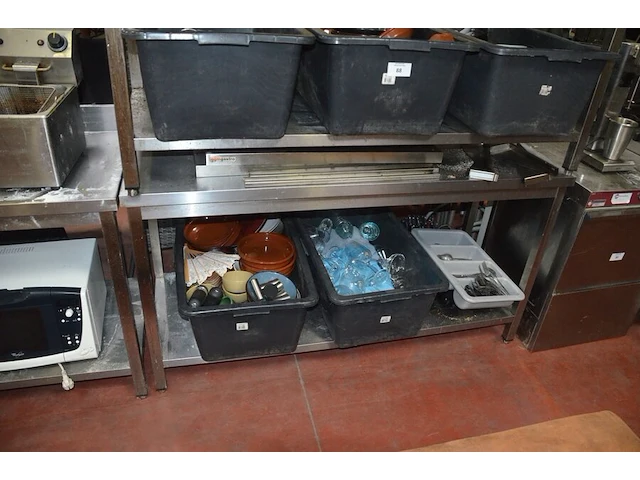 2 inox leggers, 2 inox werktafels 1,60 m (20,23) - afbeelding 3 van  5