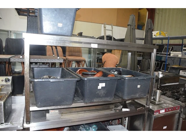 2 inox leggers, 2 inox werktafels 1,60 m (20,23) - afbeelding 4 van  5