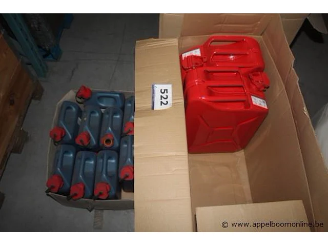 2 jerrycans a 20l en 9 bidons a 5l - afbeelding 1 van  3