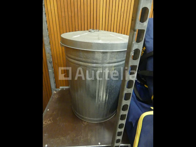 2 karren met inhoud - afbeelding 1 van  5