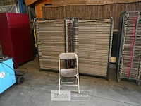 2 karren met stoelen - afbeelding 1 van  6