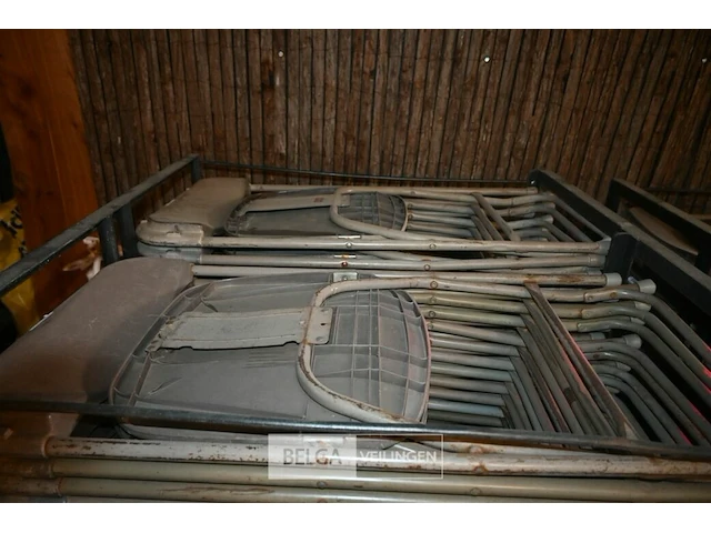 2 karren met stoelen - afbeelding 3 van  6