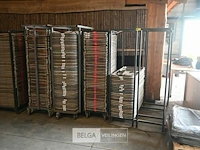 2 karren met stoelen - afbeelding 1 van  6