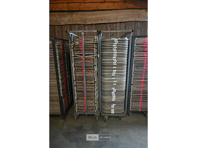 2 karren met stoelen - afbeelding 2 van  6