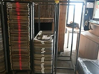 2 karren met stoelen - afbeelding 3 van  6