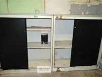 2 kasten met schuifdeuren - afbeelding 1 van  3