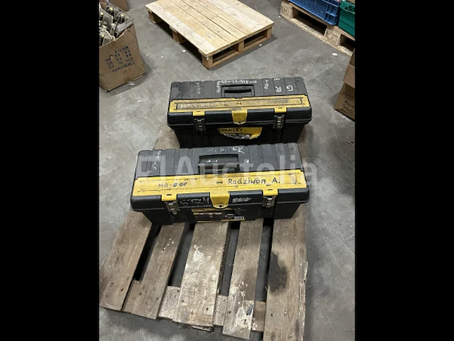 2 keer gereedschapskoffer stanley - afbeelding 1 van  4