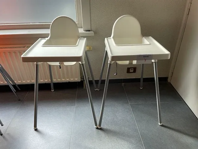 2 kinderstoelen - afbeelding 1 van  1