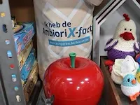 2 kinderzitjes voor auto, wc bril, 3 wandversieringen, 15 sierstukken, 2 dozen met diverse glazen - afbeelding 6 van  9