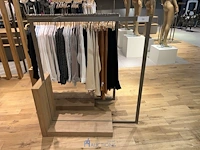 2 kledingrekken - afbeelding 2 van  4