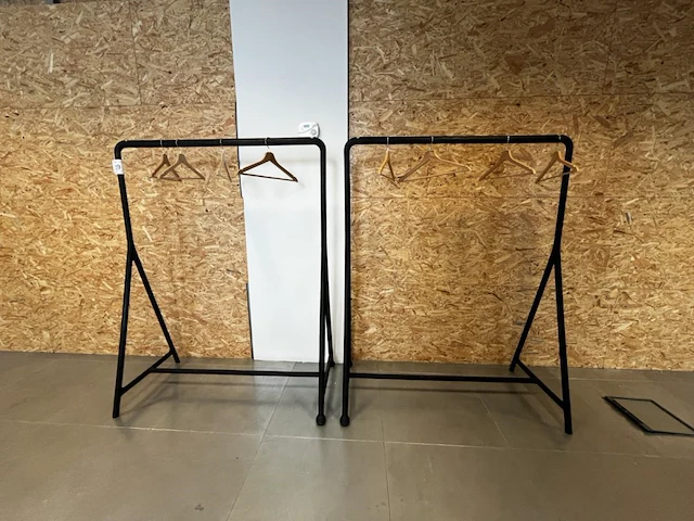 2 kledingrekken - afbeelding 1 van  4