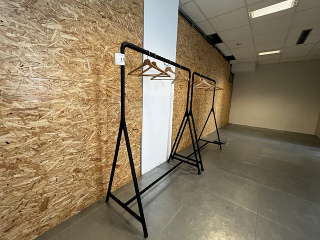 2 kledingrekken - afbeelding 2 van  4