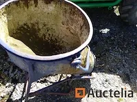 2 kleine betonnen cufa - afbeelding 2 van  6