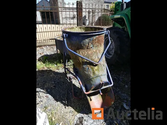 2 kleine betonnen cufa - afbeelding 4 van  6