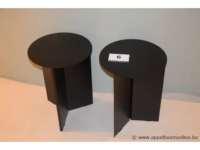 2 kleine stalen ronde design bijzettafeltjes, h plm 47cm, diam plm 35cm - afbeelding 1 van  1