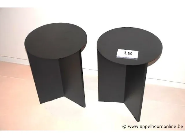 2 kleine stalen ronde design bijzettafeltjes, h plm 47cm, diam plm 35cm - afbeelding 1 van  1