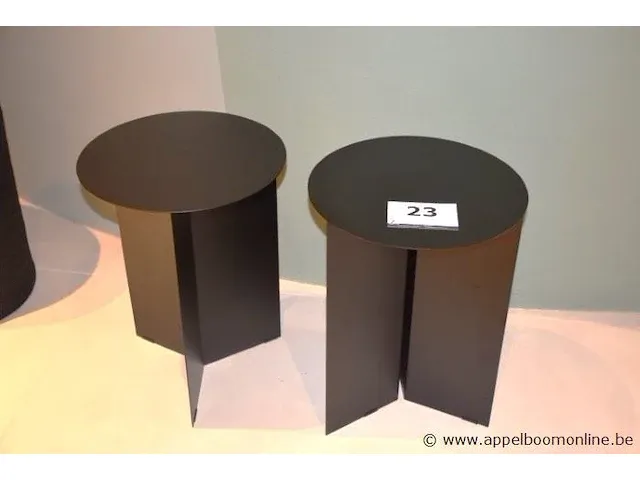 2 kleine stalen ronde design bijzettafeltjes, h plm 47cm, diam plm 35cm - afbeelding 1 van  1