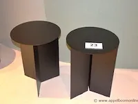 2 kleine stalen ronde design bijzettafeltjes, h plm 47cm, diam plm 35cm - afbeelding 1 van  1
