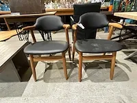 2 koehoornstoelen