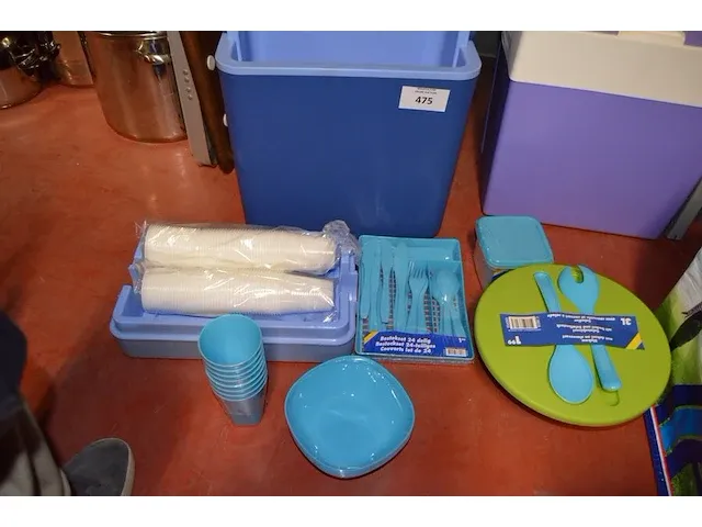 2 koelboxen , plastieken borden , lepels, bekers, enz - afbeelding 4 van  8