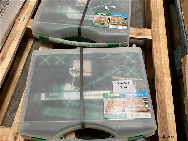 2 koffers, get. spax, kaiman pro - afbeelding 1 van  3