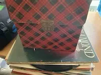 2 koffers met vinyl singels + lp's - afbeelding 1 van  3