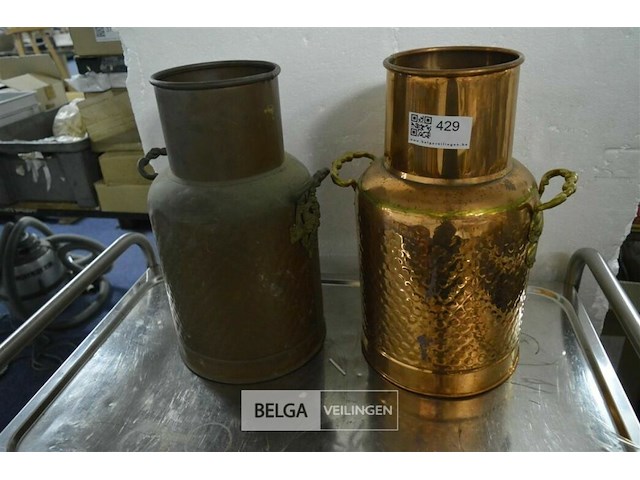 2 koperen kruiken - afbeelding 1 van  3