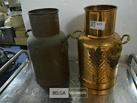 2 koperen kruiken - afbeelding 1 van  3