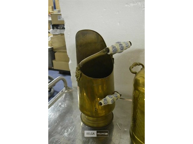 2 koperen kruiken - afbeelding 2 van  3