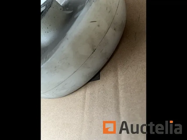 2 kunststof wielen 20x5cm - afbeelding 1 van  3