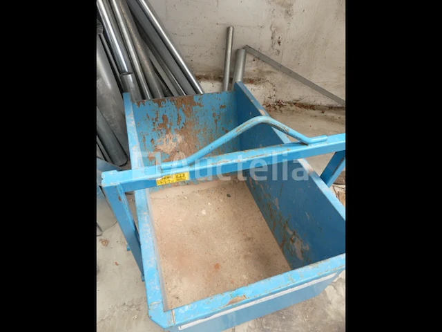 2 laadbakken en palletheffers - afbeelding 9 van  9