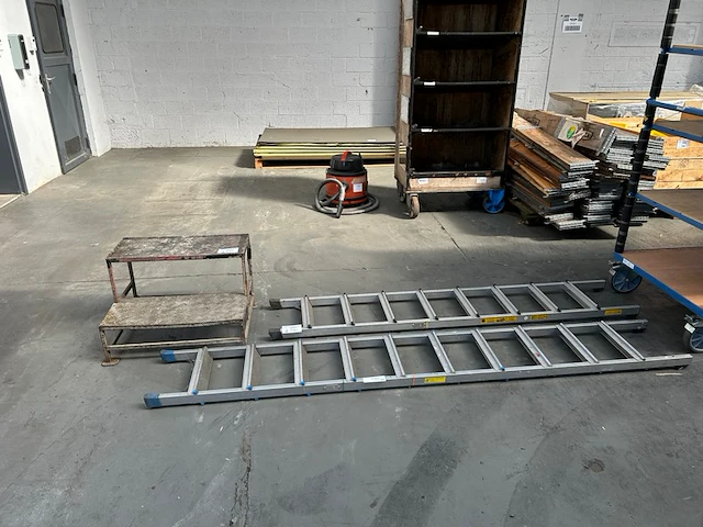 2 ladders, 1 opstap - afbeelding 1 van  3