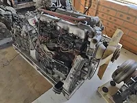 2 landrovers met onderdelen - afbeelding 2 van  13