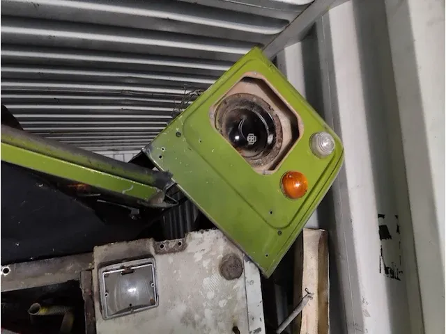 2 landrovers met onderdelen - afbeelding 6 van  13