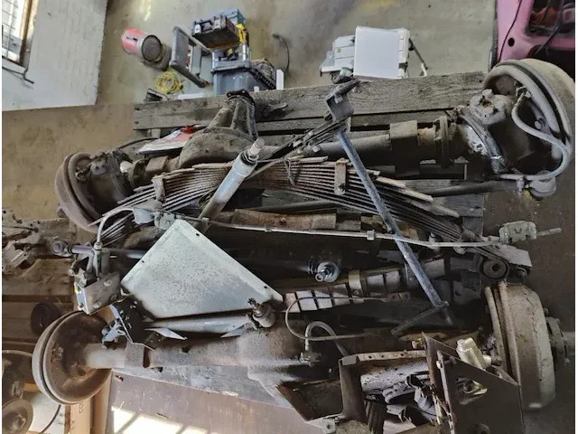 2 landrovers met onderdelen - afbeelding 11 van  13