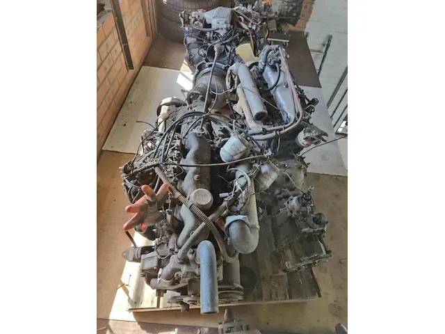 2 landrovers met onderdelen - afbeelding 12 van  13