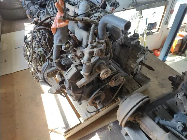2 landrovers met onderdelen - afbeelding 13 van  13