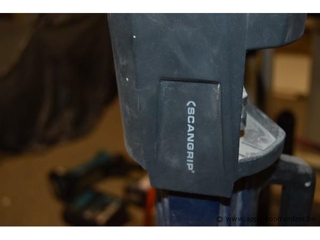 2 led lampen op staander scangrip - afbeelding 2 van  3