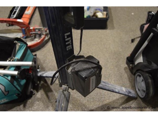 2 led lampen op staander scangrip - afbeelding 3 van  3