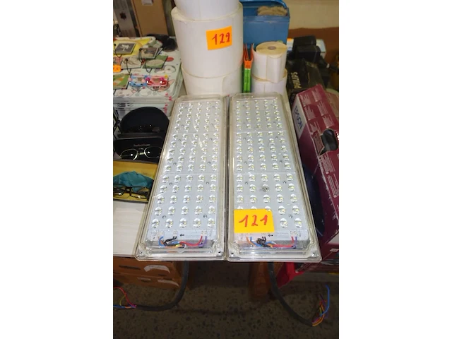 2 led lampen - afbeelding 1 van  3