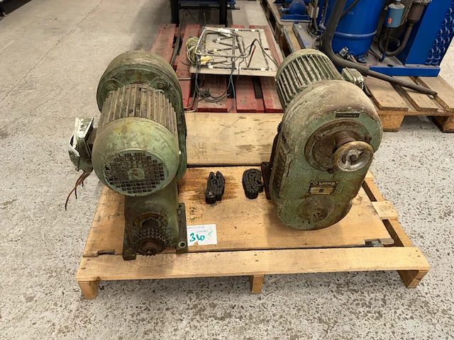 2 lenze motoren - afbeelding 1 van  3