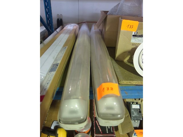 2 lichtarmaturen - afbeelding 1 van  1