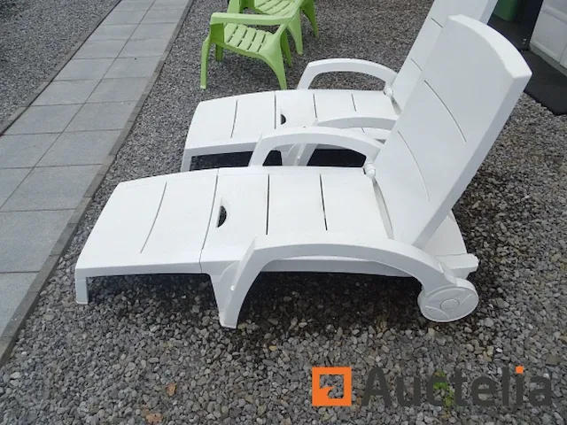 2 ligbedden in wit pvc - afbeelding 1 van  5