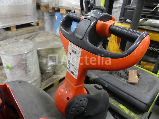 2 linde l14 staande pallettrucks - afbeelding 8 van  16