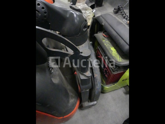 2 linde l14 staande pallettrucks - afbeelding 16 van  16