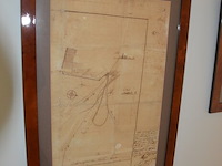 2 mahonie kaders met oorkondes achter glas, pentekening achter glas - afbeelding 4 van  7