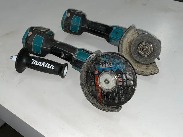 2 makita accu haakse slijper - afbeelding 1 van  6