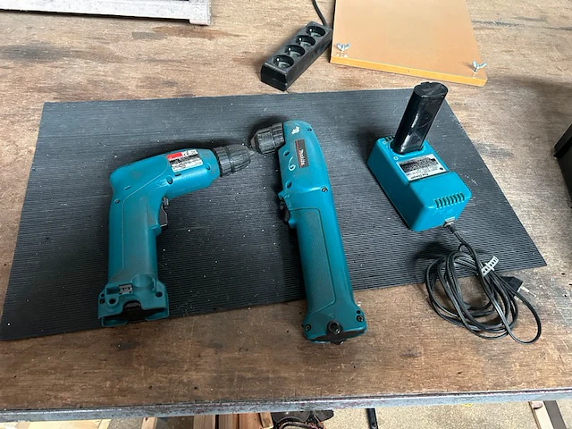2 makita accu schroefboormachines - afbeelding 1 van  7