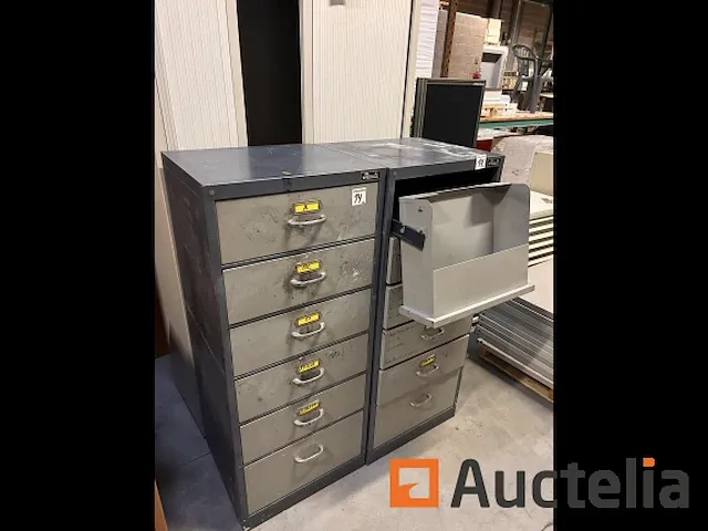 2 metaal kasten met invallende lades - afbeelding 3 van  4