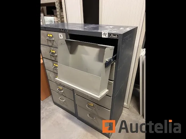 2 metaal kasten met invallende lades - afbeelding 4 van  4